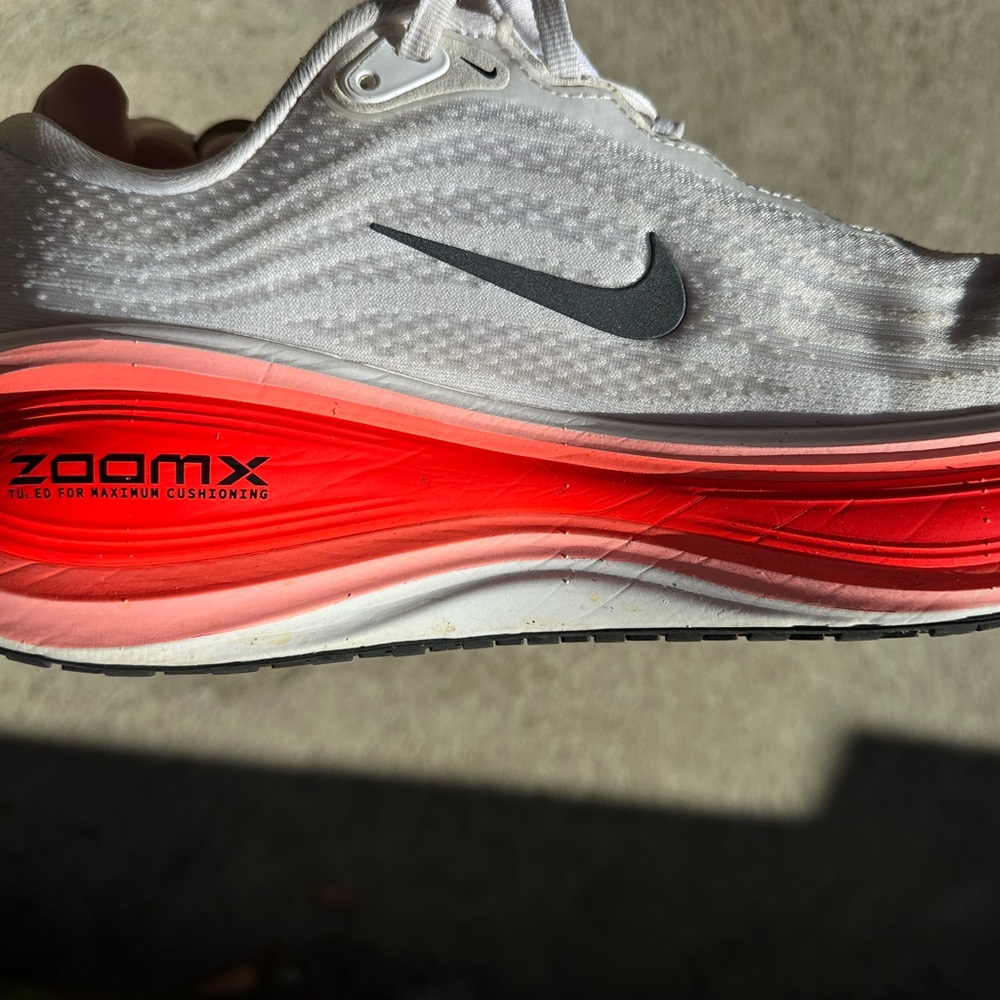 Nike Vomero 18 Plus running shoes - Picture 2 of 8